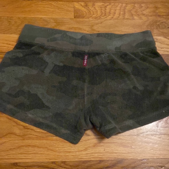 Camouflage Hard Tail shorts - Picture 2 of 4
